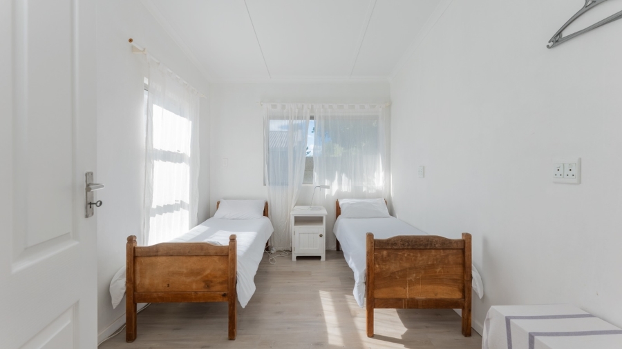8 Bedroom Property for Sale in Struisbaai Western Cape